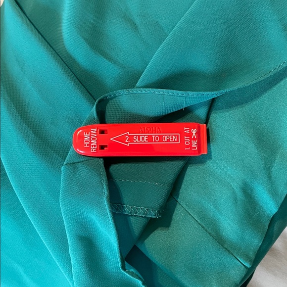 Elegant Sleeveless Wrap Dress - Picture 12 of 12